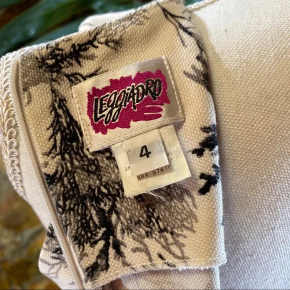 Leggiadro Fitted Above Knee Coral Print Dress - Picture 4 of 5